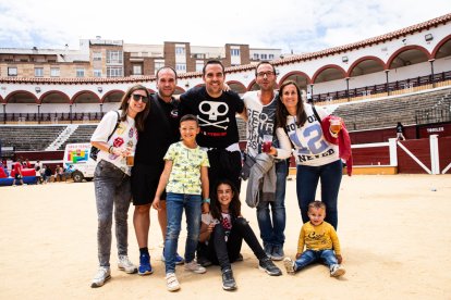 Concluido el encierro, la fiesta continuó en la plaza de toros.