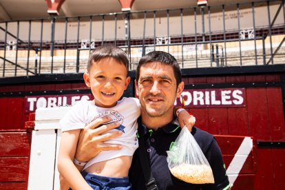 Concluido el encierro, la fiesta continuó en la plaza de toros.