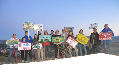 Jurados y representantes de las 12 cuadrillas viendo amanecer en Santa Ana.