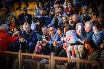21 valientes pisan fuerte sobre la hoguera de San Pedro Manrique.