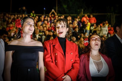 21 valientes pisan fuerte sobre la hoguera de San Pedro Manrique.