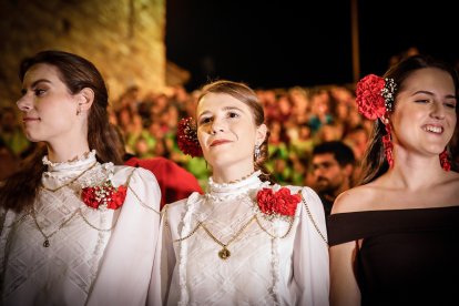 21 valientes pisan fuerte sobre la hoguera de San Pedro Manrique.