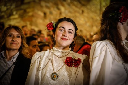 21 valientes pisan fuerte sobre la hoguera de San Pedro Manrique.