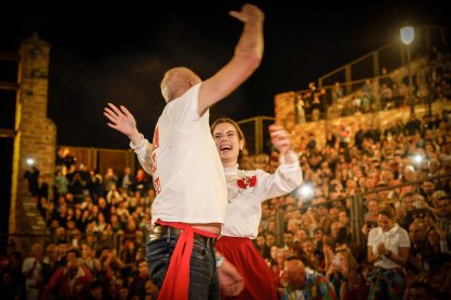 21 valientes pisan fuerte sobre la hoguera de San Pedro Manrique.