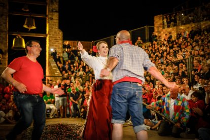 21 valientes pisan fuerte sobre la hoguera de San Pedro Manrique.