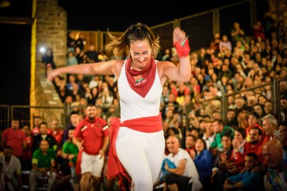 21 valientes pisan fuerte sobre la hoguera de San Pedro Manrique.