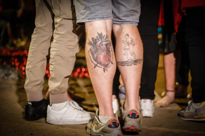 21 valientes pisan fuerte sobre la hoguera de San Pedro Manrique.