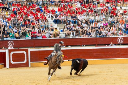 Andy Cartagena, Diego Ventura y Lea Vicens dieron el pistoletazo de salida a la Feria
