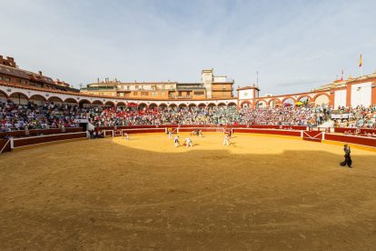 Andy Cartagena, Diego Ventura y Lea Vicens dieron el pistoletazo de salida a la Feria