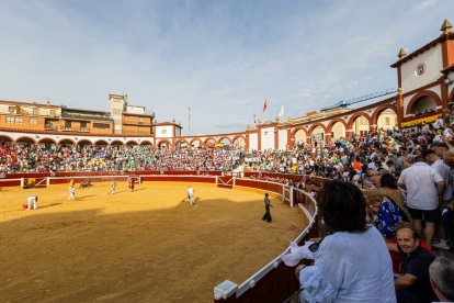 Andy Cartagena, Diego Ventura y Lea Vicens dieron el pistoletazo de salida a la Feria