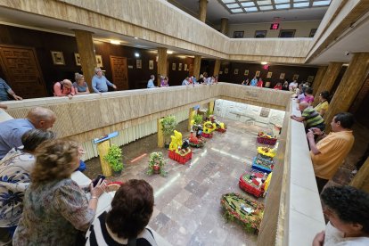 Las calderas, expuestas en el Patio de Columnas del Ayuntamiento.