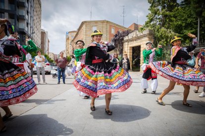 Una gran celebración con bailes, música, gastronomía y tradiciónes.