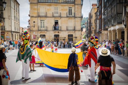 Una gran celebración con bailes, música, gastronomía y tradiciónes.