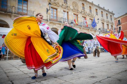 Una gran celebración con bailes, música, gastronomía y tradiciónes.