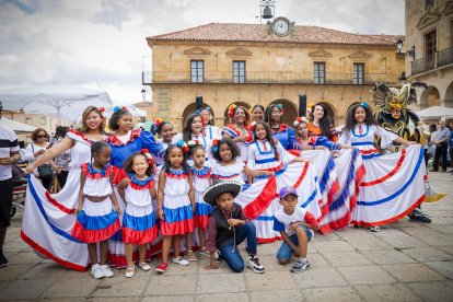 Una gran celebración con bailes, música, gastronomía y tradiciónes.