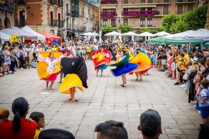 Una gran celebración con bailes, música, gastronomía y tradiciónes.