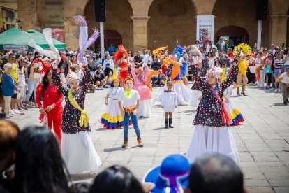 Una gran celebración con bailes, música, gastronomía y tradiciónes.