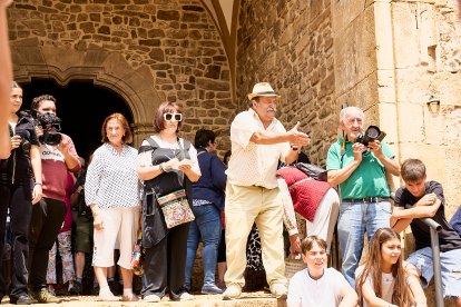 La romería tradicionalmente se hace andando, en bici, caballo o coche, aunque la mayoría prefiere ir a pie.