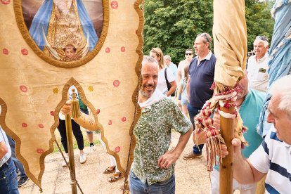 La romería tradicionalmente se hace andando, en bici, caballo o coche, aunque la mayoría prefiere ir a pie.