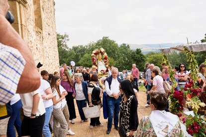 La romería tradicionalmente se hace andando, en bici, caballo o coche, aunque la mayoría prefiere ir a pie.