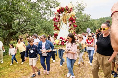 La romería tradicionalmente se hace andando, en bici, caballo o coche, aunque la mayoría prefiere ir a pie.