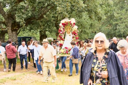 La romería tradicionalmente se hace andando, en bici, caballo o coche, aunque la mayoría prefiere ir a pie.