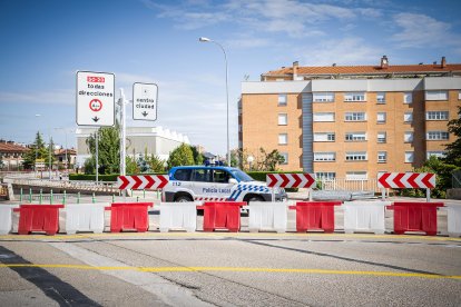 Barrera para impedir el acceso al túnel.