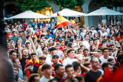 Los sorianos vibran con la selección en la primera parte de la semifinal.