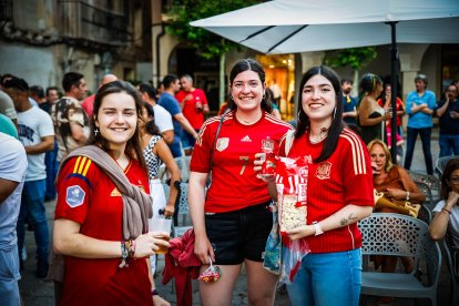 Los sorianos vibran con la selección en la primera parte de la semifinal.
