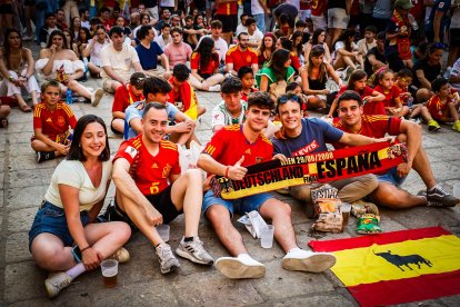 Los sorianos vibran con la selección en la primera parte de la semifinal.
