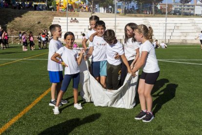 Los niños disfrutan de los juegos del Grand Prix