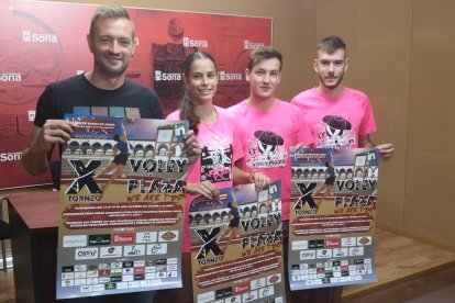 Un momento de la presentación del torneo de Voley Plaza.