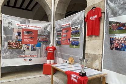 Trofeos, camisetas, botas, recortes de prensa y otros elementos de la historia del club