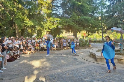 El grupo de tatro Aregrada en una de sus primeras representaciones