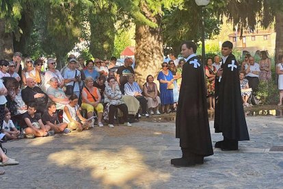 El grupo de tatro Aregrada en una de sus primeras representaciones