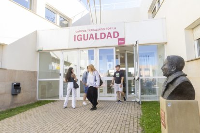 Las aulas del Campus Duques de Soria se vuelven a llenar de vida