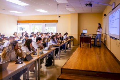 Las aulas del Campus Duques de Soria se vuelven a llenar de vida