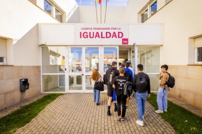 Las aulas del Campus Duques de Soria se vuelven a llenar de vida