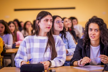 Las aulas del Campus Duques de Soria se vuelven a llenar de vida