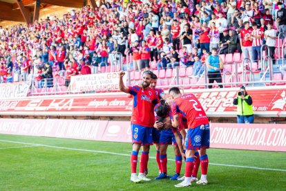 Otra victoria de los rojillos que se disfrutó desde las gradas
