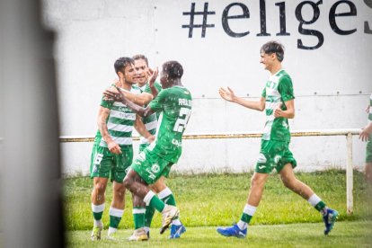 El agua fue protagonista durante el encuentro