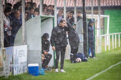 El agua fue protagonista durante el encuentro