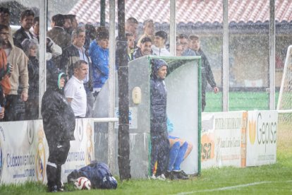 El agua fue protagonista durante el encuentro