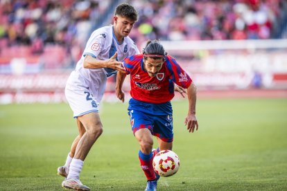 Otra victoria de los rojillos que siguen lideres