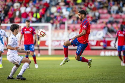 Otra victoria de los rojillos que siguen lideres