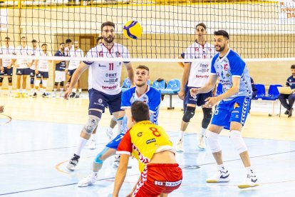 Los celestes lanzados en los primeros sets cayeron después en el definitivo