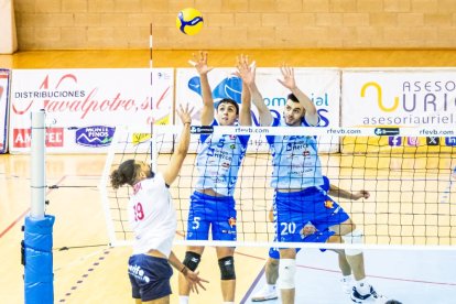 Los celestes lanzados en los primeros sets cayeron después en el definitivo