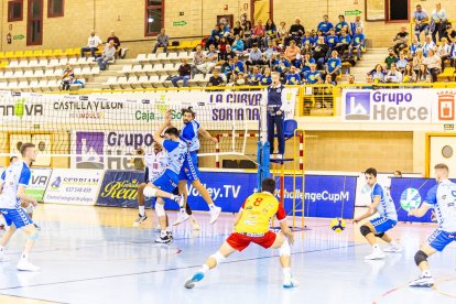 Los celestes lanzados en los primeros sets cayeron después en el definitivo