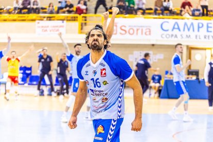 Los celestes lanzados en los primeros sets cayeron después en el definitivo