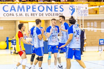 Los celestes lanzados en los primeros sets cayeron después en el definitivo
